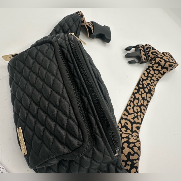 Kensie Black Quilted Fanny Pack w/ Leopard Strap – EUC ♥️ - Picture 10 of 17